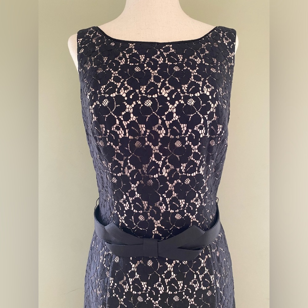 WHITE HOUSE BLACK MARKET LACE COCKTAIL DRESS BOW BELT NUDE LINING SZ 2 EUC